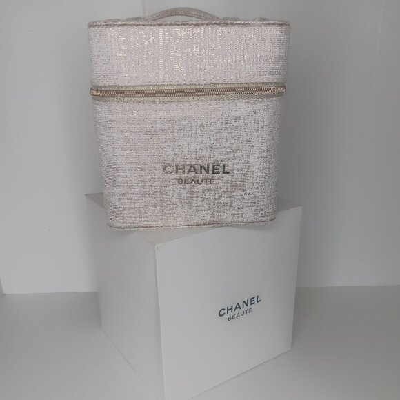 CHANEL BEAUTE COSMETIC CASE - Picture 7 of 7